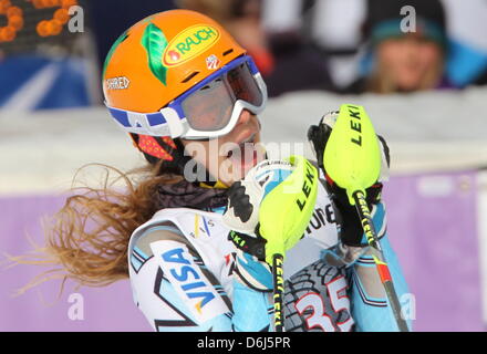 Noi sciatore Resi Stiegler festeggia il suo secondo posto in slalom speciale femminile evento presso la Coppa del Mondo di Sci Alpino in Ofterschwang, Germania, 04 marzo 2012. Foto: Stephan Jansen Foto Stock