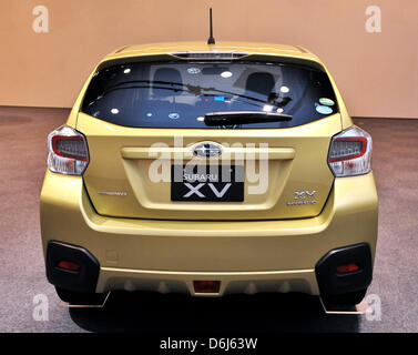 Il Giappone del Fuji Heavy Industries, noto come Subaru, visualizza la società del primo sistema ibrido veicolo prototipo chiamato Subaru XV Hybrid durante una presentazione tecnica al Bellesalle Shinjuku Central Park a Tokyo il 18 aprile 2013 Foto Stock