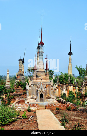 Santuario Shwe Inn Tain pagoda Lago Inle Myanmar Foto Stock