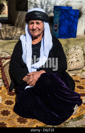 Yazidi donna in Lalish capitale della setta kurda del Yazidis in Iraq Kurdistan, Iraq, Medio Oriente Foto Stock