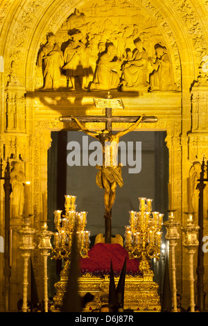 Semana Santa (Pasqua) galleggiante esterno Cattedrale di Siviglia, Siviglia, in Andalusia, Spagna, Europa Foto Stock