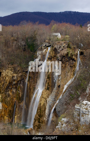 Cascate del Parco Nazionale dei Laghi di Plitvice, patrimonio mondiale dell UNESCO, Plitvice, Croazia, Europa Foto Stock