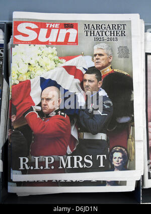 Pagina anteriore del quotidiano Sun copertura della Thatcher funerale 18 aprile 2013 la Gran Bretagna Foto Stock