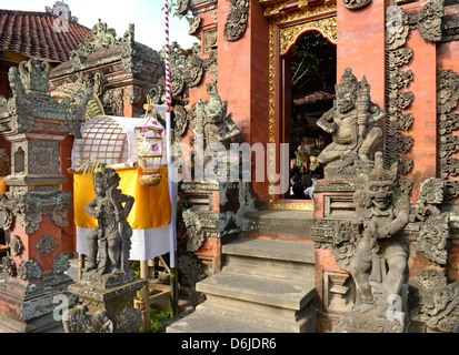 Gate di una benestante famiglia Balinese, Ubud, Bali, Indonesia, Asia sud-orientale, Asia Foto Stock