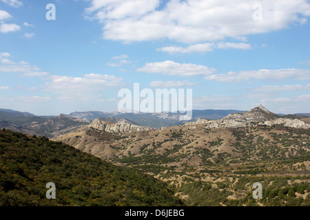 Vista sulle montagne della Crimea vicino a Kara Dag Foto Stock