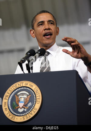 Il Presidente degli Stati Uniti Barack Obama parla su energia e i prezzi del gas al Prince George's Community College in Largo, MD, 15 marzo 2012..Credit: Martin Simon / Pool via CNP Foto Stock