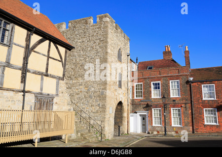 Westgate nelle vecchie mura della città di Southampton, Hampshire, Inghilterra, Regno Unito, Europa Foto Stock