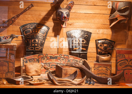 Prima Nazione di artefatti presso il Museo della British Columbia settentrionale, Prince Rupert, British Columbia, Canada, America del Nord Foto Stock