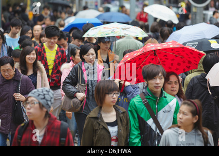 La folla in strada, Mongkok, Hong Kong, Cina, Asia Foto Stock