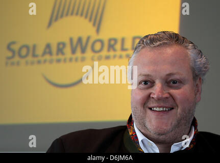 Amministratore Delegato della società fotovoltaico Solarworld AG, Frank Asbeck, parla a un briefing con la stampa sui risultati annuali a Bonn, Germania, 22 marzo 2012. Solarworld vuole tornare ad operare in nero nel 2012. Foto: OLIVER BERG Foto Stock