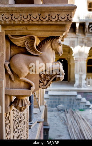 Tempio Morvi (Segreteria) di un edificio amministrativo con un tempio indù nel centro, Morvi, Gujarat, India Foto Stock