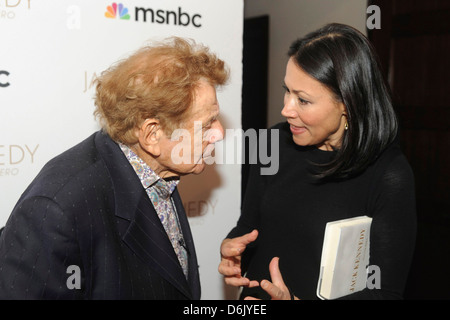 Jerry Stiller, Ann Curry Chris Matthews ospite di MSNBC "Hardball' assiste la parte del lancio per il suo nuovo libro "Jack Kennedy: inafferrabile eroe" tenutasi presso il Gramercy Park Hotel di New York City, Stati Uniti d'America - 01.11.11, C Foto Stock