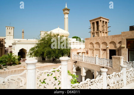 Tradizionale architettura storica in Al Bastakiya storico quartiere di Bur Dubai Emirati Arabi Uniti Foto Stock