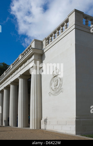 Il Royal Air Force Bomber Command Memorial, Green Park, Piccadilly, Londra, Inghilterra, Regno Unito, Europa Foto Stock