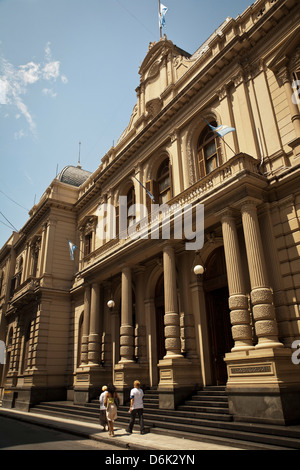 Banco de Cordoba in un vecchio edificio in stile coloniale, città di Cordoba, in provincia di Cordoba, Argentina, Sud America Foto Stock