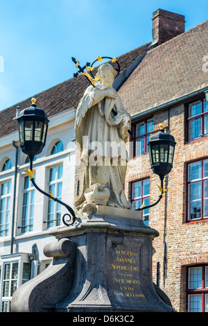 Il Sanctus Joannes Nepomucenus statua in Bruges, Belgio Foto Stock