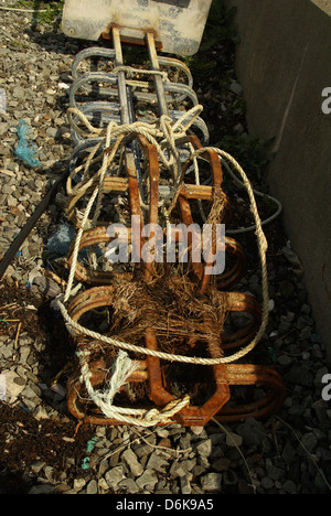 Vecchio arrugginito attrezzature di pesca sull'Isola di Skye Foto Stock