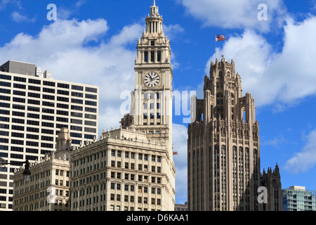 Il Wrigley Building e Tribune Tower, Chicago, Illinois, Stati Uniti d'America, America del Nord Foto Stock