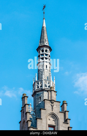 Torre dell'Provinciaal Hof (Tribunale provinciale) sulla piazza del mercato di Bruges, Belgio Foto Stock