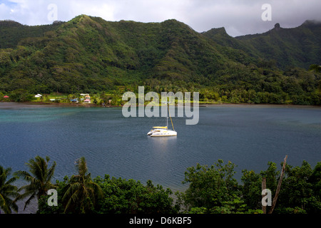 Una crociera in catamarano la baia di Hamanee in Tahaa, Polinesia francese, Isole del Pacifico e del Pacifico Foto Stock
