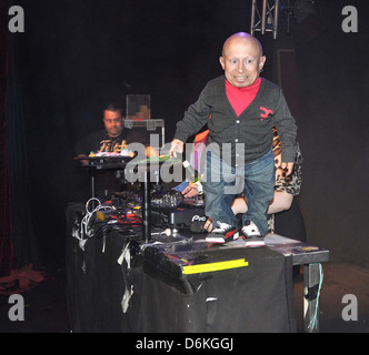 Verne Troyer ospita il Dublin Institute of Technology student union festa di Halloween presso la fabbrica di pulsante di Temple Bar a Dublino, Foto Stock