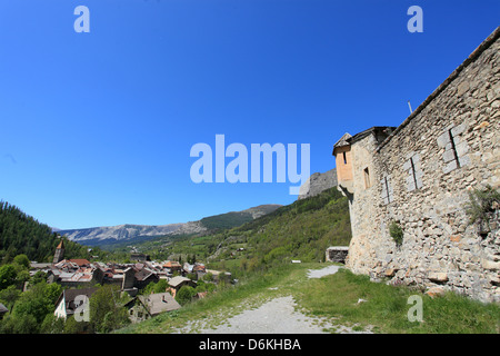 Il borgo medievale di Colmars les Alpes Foto Stock