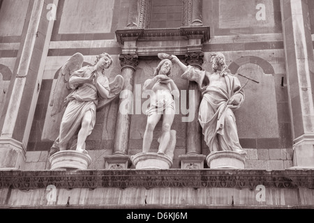 Giovanni Battista scultura di rustici, Duomo Battistero, Firenze, Italia in bianco e nero tonalità seppia Foto Stock