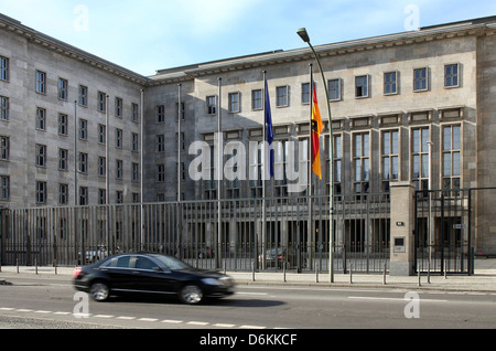 Berlino, Germania, esterno del Ministero federale delle finanze Foto Stock