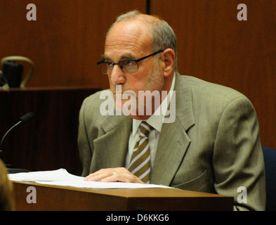 Il dottor Allan Metzger Michael Jackson's ex medico, prende il testimone di stand durante il dottor Conrad Murray trial in Los Angeles Foto Stock