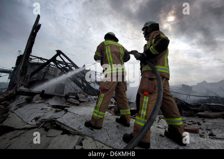 Berlino, Germania, i vigili del fuoco spegnendo l uso di Siemens in Berlin-City Foto Stock