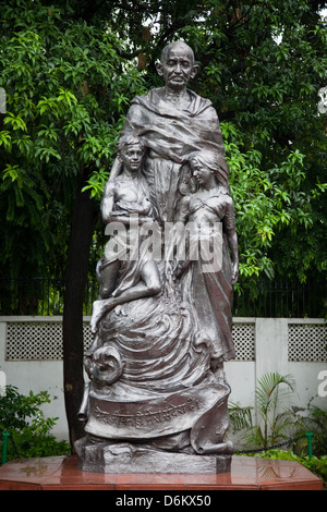 Statua del Mahatma Gandhi a Gandhi Smriti New Delhi India Foto Stock