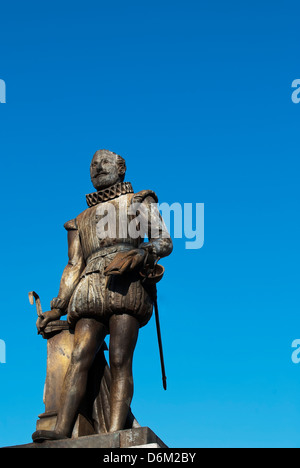 Miguel de Cervantes - romanziere spagnolo, poeta e drammaturgo. Statua in Valladolid, Spagna. Foto Stock