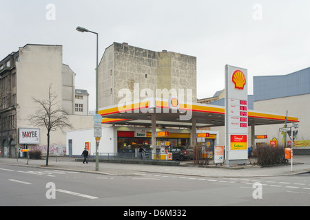 Berlino, Germania, Shell stazione prima Brandwaenden Foto Stock