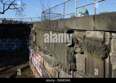 Berlino, Germania, resti del muro di cinta del castello la libertà Foto Stock