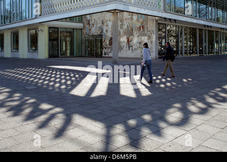 Berlino, Germania, l'ombra del Cafe Moskau su Karl-Marx-Allee in Berlin-Mitte Foto Stock