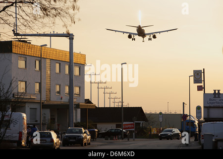 Frankfurt am Main, Germania, di atterraggio di un aereo di passeggero sulla Frankfurt / Main Airport Foto Stock