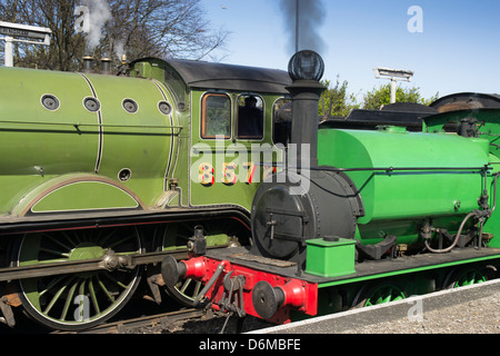 B12 Express e serbatoio Wissington locomotive a vapore a Sheringham Station sulla linea di papavero in North Norfolk Foto Stock