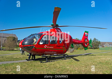 Air Ambulance Amlwch Anglesey North Wales UK. A Amlwch park. G-WASS Bond Galles Air Ambulance Foto Stock