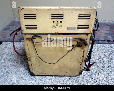 Il set di test diagnostici Ford è uno strumento diagnostico progettato per valutare le prestazioni e le condizioni dei veicoli Ford. Si trattava di una parte essenziale delle offerte di assistenza di Ford, che forniva ai tecnici dati accurati per la manutenzione e le riparazioni dei veicoli. Foto Stock