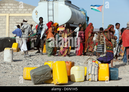 Guyan, Etiopia, distribuzione idrica nel villaggio di Guyan dalla Islamic Relief Foto Stock