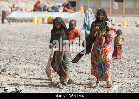 Guyan, Etiopia, distribuzione idrica nel villaggio di Guyan dalla Islamic Relief Foto Stock