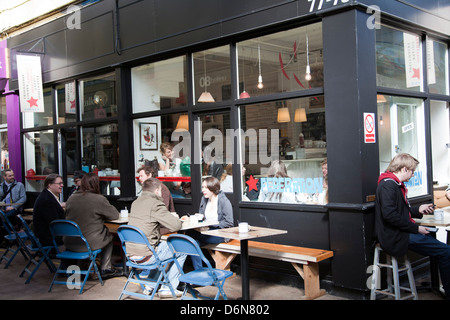 Federazione casa Coffee Shop nel mercato di Brixton Village a Brixton - London REGNO UNITO Foto Stock