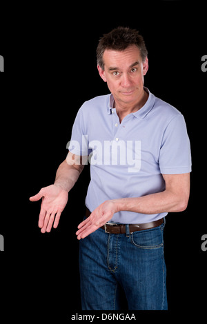 Bello Medioevo man mano con la punta rivolta verso il basso mostra qualcosa di sfondo nero Foto Stock