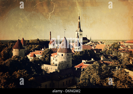 Panoramica stile vintage vista di Tallinn centro storico. Estonia Foto Stock