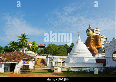 Tempio buddista a Bentota, sud della provincia, Sri Lanka, Asia Foto Stock