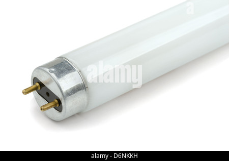 Vicino-up del tubo fluorescente su sfondo bianco Foto Stock