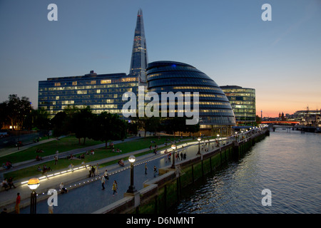 Londra, Regno Unito, Municipio, sede della Greater London Authority e il sindaco di Londra la sera Foto Stock