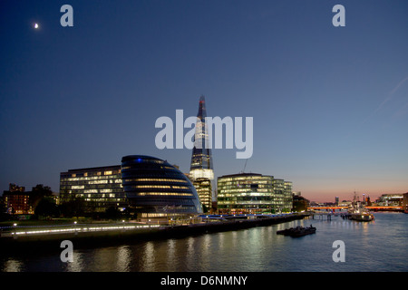 Londra, Regno Unito, Municipio, sede della Greater London Authority e il sindaco di Londra la sera Foto Stock