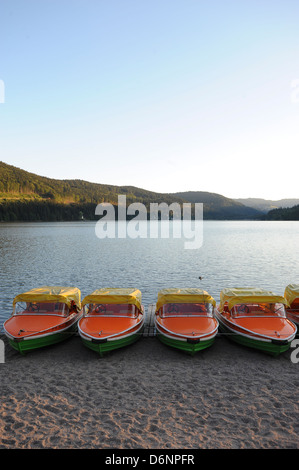 Titisee-Neustadt, Germania, noleggio barche sul lago Titisee Foto Stock
