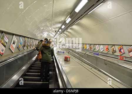 Scale mobili ad Hyde Park Corner, Stazione della metropolitana di Knightsbridge, Westminster, London, Greater London, England, Regno Unito Foto Stock